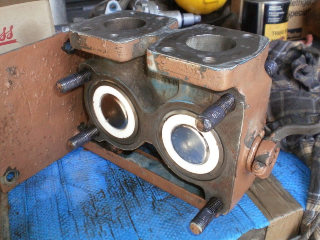 Cilindro e testa a croce di compressore alternativo